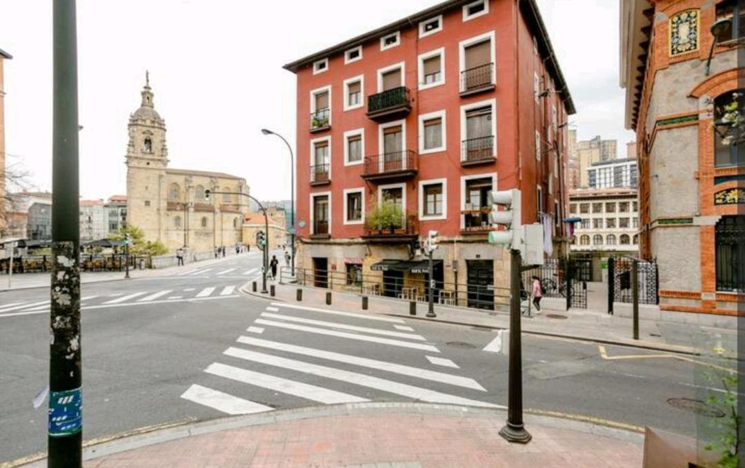 Nuestro Refugio - Casco Viejo Con Wifi Y Parking Gratuito- Apartment Bilbao Bagian luar foto